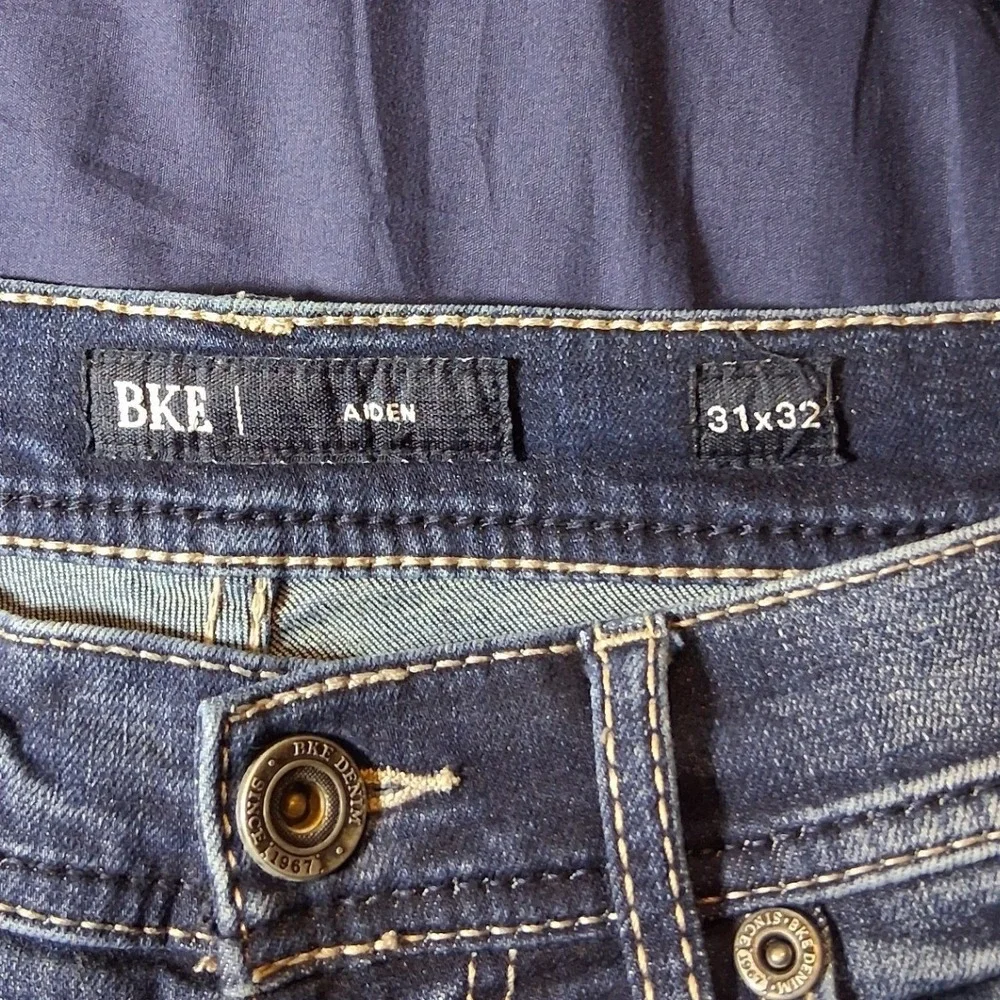 BKE Aiden Straight Leg Jeans Mens 31x32 Medium Wash Distressed Denim